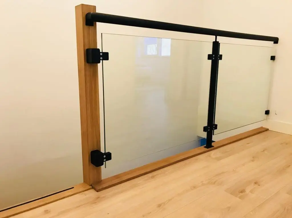 stalen balustrade met glas